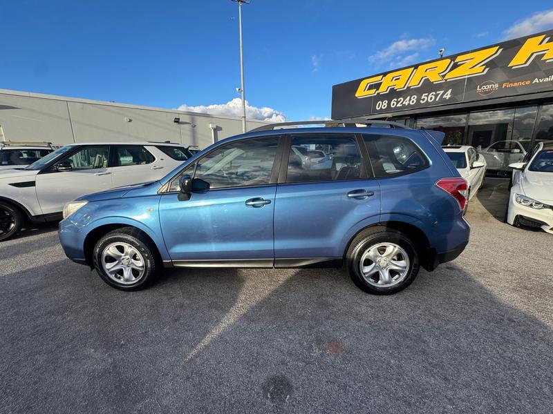 2014 Subaru Forester 2.5i S4 photo 2