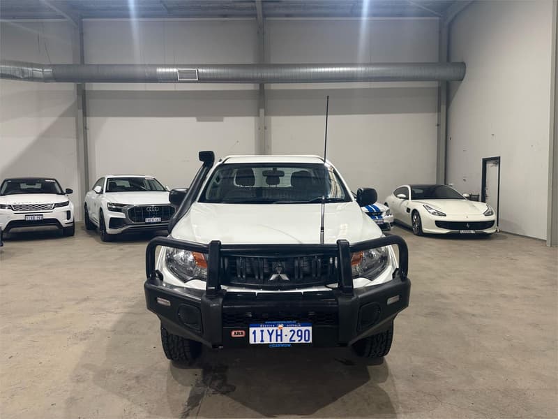 2017 Mitsubishi Triton GLX MQ 4X4 photo 2