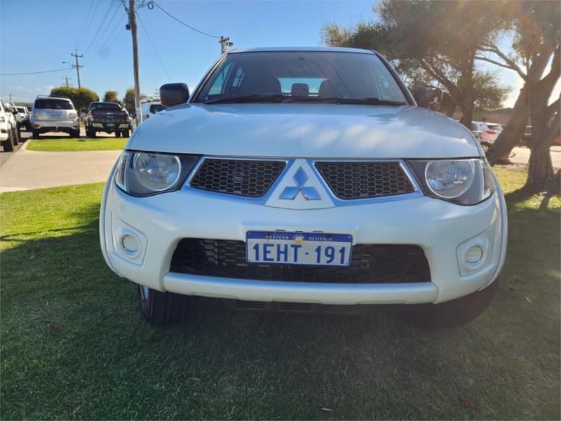 2013 Mitsubishi Triton GL-R MN MY12 REAR WHEEL DRIVE photo 4