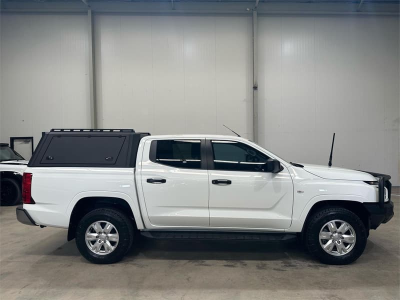2025 Mitsubishi Triton GLX+ MV 4X4 photo 4