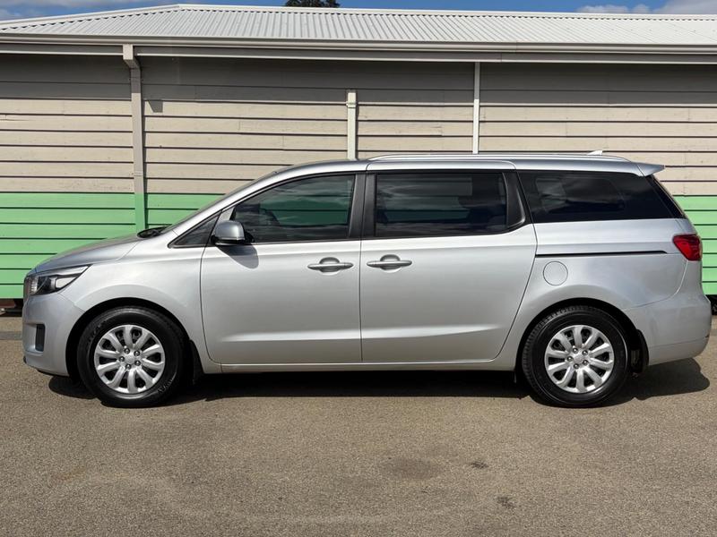 2017 Kia Carnival S YP photo 4