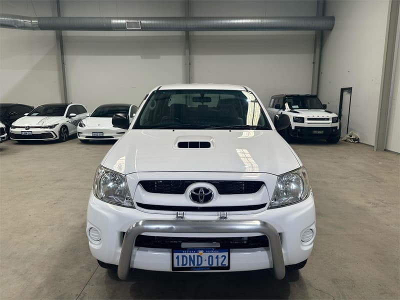 2010 Toyota Hilux SR KUN26R 4X4 photo 2