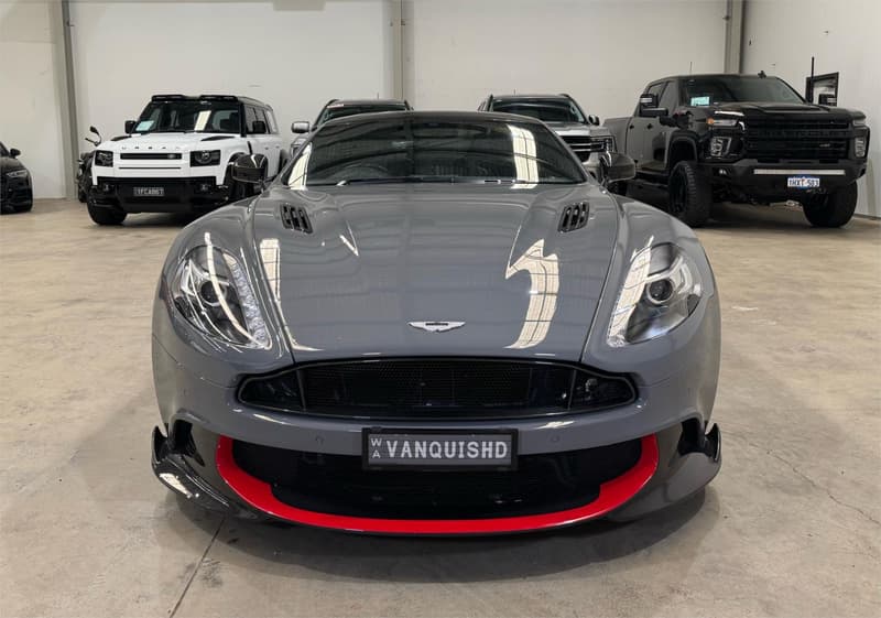2017 Aston Martin Vanquish S photo 2