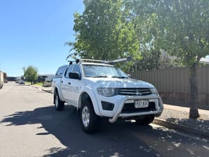 2012 Mitsubishi 4x4 diesel 