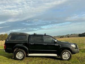 2014 Toyota Hilux SR5 BLACK (4x4)