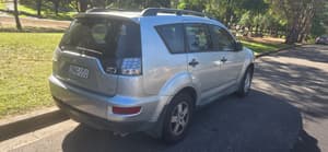 2011 Mitsubishi Outlander LS