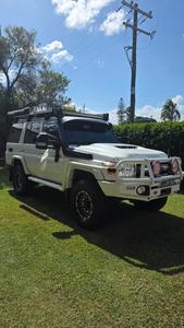 2017 TOYOTA LANDCRUISER WORKMATE (4x4) 5 SP MANUAL 4D WAGON