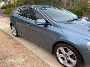 2014 VOLVO V40 T4 LUXURY 6 SP AUTOMATIC 5D HATCHBACK
