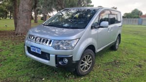Diesel 4WD - Mitsubishi Delica Automatic, 8 Seater
