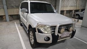 Mitsubishi Pajero Exeed 2010 - Dual fuel tank