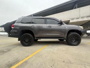 UZJ200R Toyota Landcruiser 200 Series VX – realistic offers considered