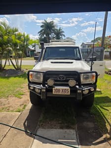 2017 TOYOTA LANDCRUISER GXL (4x4) 5 SP MANUAL DOUBLE C/CHAS