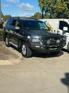 2019 landcruiser Sahara  - V8TD full service  history 