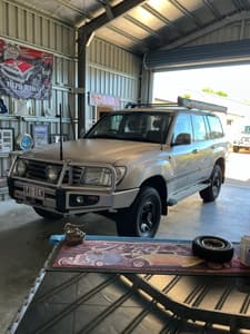 2004 TOYOTA LANDCRUISER GXL (4x4) 5 SP AUTOMATIC 4D WAGON