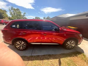 2018 MITSUBISHI OUTLANDER ES 7 SEAT (2WD) CONTINUOUS VARIABLE 4D WAGON