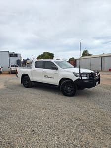 Toyota Hilux SR Dual cab