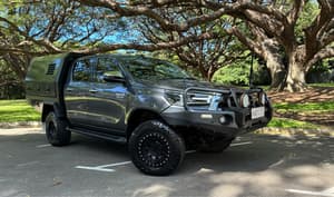 2021 Toyota Hilux SR5 dual cab 