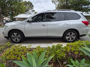 nissan pathfinder 2017