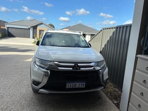 Mitsubishi outlanders 