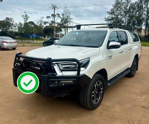 TOYOTA HILUX SR5  PREMIUM INTERIOR (4x4) 6 SP AUTO DOUBLE CAB