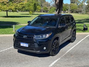   Stealth black on black, 7-seat family SUV that still looks showroom 