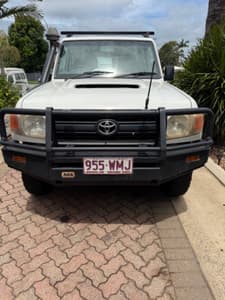 2010 TOYOTA LANDCRUISER WORKMATE (4x4) 5 SP MANUAL 4D WAGON