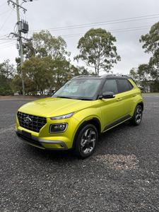 2020 Hyundai Venue Elite  4 cylinder petrol  Automatic 41***Kms Log bo