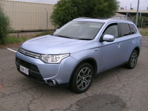 Mitsubishi outlander hybrid PHEV 2015._ ELECTRIC CAR, 45 km rang.