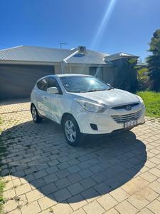 Hyundai ix35, white in colour 205300kms