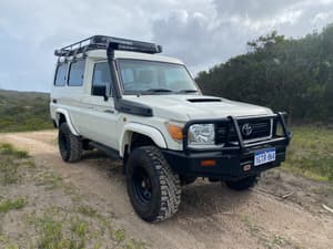 Toyota Landcruiser Troopcarrier 2015 225km