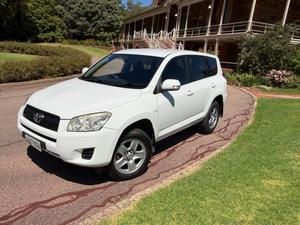 2011 Toyota RAV4 AWD Wagon – Petrol – Automatic – 262,000 km