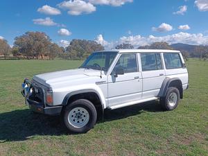1990 Nissan Patrol ST (4x4)