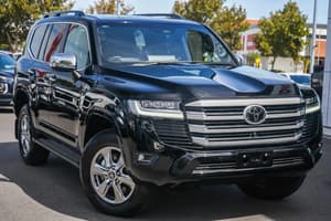 2025 Toyota Landcruiser Sahara FJA300R