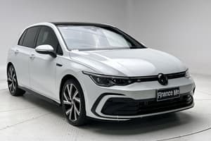 2023 Volkswagen Golf 110TSI R-Line 8
