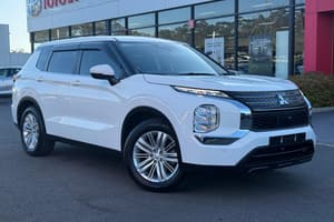 2023 Mitsubishi Outlander ES ZM