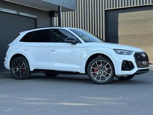 2023 Audi Q5 55 TFSI e S line FY