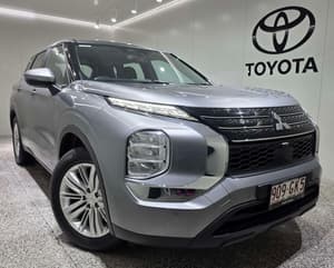 2023 Mitsubishi Outlander ES ZM