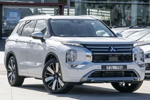 2025 Mitsubishi Outlander Exceed ZM