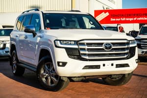 2025 Toyota Landcruiser Sahara FJA300R