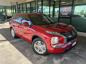 2024 Mitsubishi Outlander ES ZM