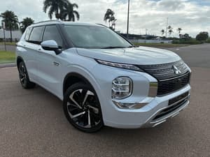 2025 Mitsubishi Outlander PHEV Exceed ZM