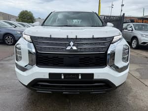 2023 MITSUBISHI OUTLANDER ES 7 SEAT-EASY FINANCE AVAILABLE HERE SAVE $$$