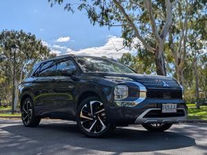 2024 Mitsubishi Outlander PHEV Exceed ZM
