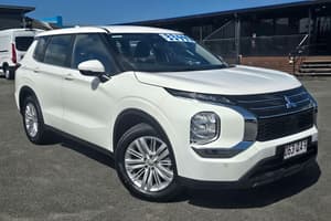 2022 Mitsubishi Outlander ES ZM