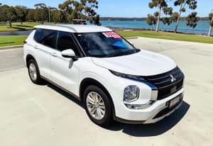 2023 Mitsubishi Outlander LS ZM