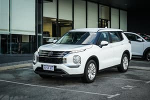 2025 Mitsubishi Outlander ES ZM