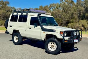 2000 Toyota Landcruiser Troopcarrier HZJ78R