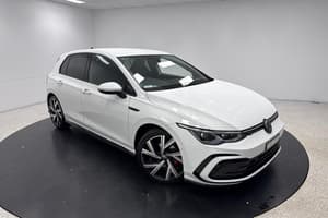 2023 Volkswagen Golf 110TSI R-Line 8