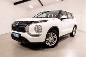 2023 Mitsubishi Outlander ES ZM