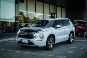 2025 Mitsubishi Outlander Exceed ZM